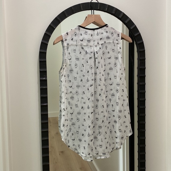 Sheer Keyhole Whimsical Top - Picture 4 of 5